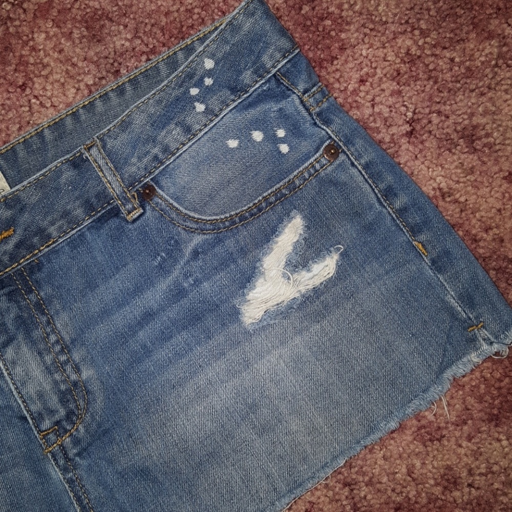 AEROPOSTALE DISTRESS SHORTIE FESTIVAL JEAN SHORTS - Picture 3 of 6